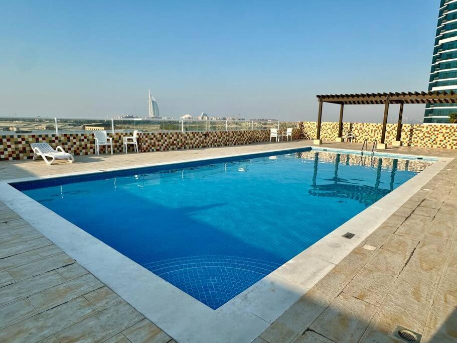 Appartement Triplux Homes Near By Insurance Market Metro Station *